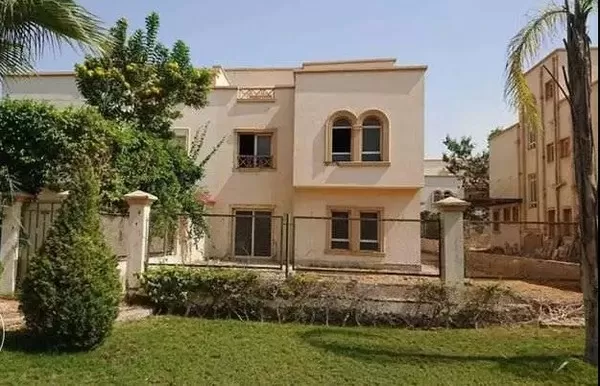 For Sale twine house prime location in Sheikh Zayed, Greens